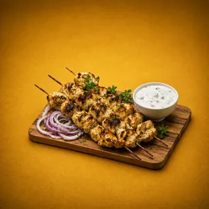 Close-up of popular Indian favorites for South Saint Paul takeaway and online orders.