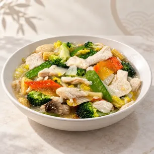 Close-up of popular Chinese favorites for Arlington takeaway and online orders.
