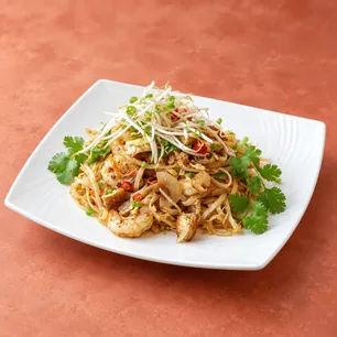 Close-up of popular Thai favorites for Fort Worth takeaway and online orders.
