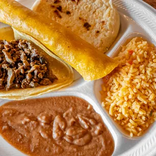 Tacusa Tacos N Pupusas Fort Worth Gallery Image 5 - Interior and Food