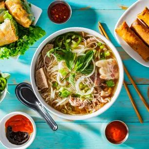 Pho Que Huong - Mckinney Gallery Image 3 - Interior and Food