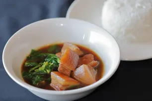 Dingdi Myanmar Restaurant Gallery Image 2 - Interior and Food