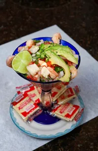 Los Jalapenos Gallery Image 6 - Interior and Food