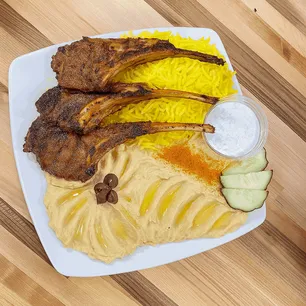 Supreme Shawarma - Demo Gallery Image 3 - Interior and Food