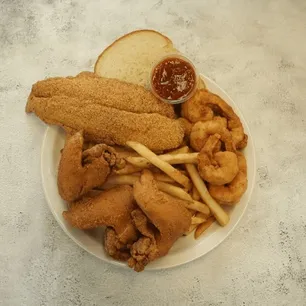 Jimmy’s Hot Chicken Gallery Image 5 - Interior and Food