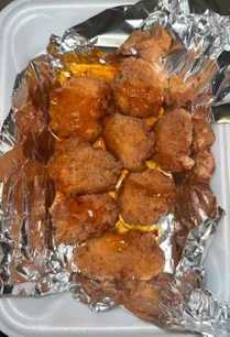 Jimmy’s Hot Chicken Gallery Image 3 - Interior and Food