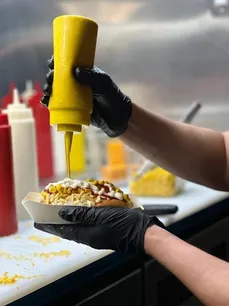 Hot Dog Maracay Miami Gallery Image 2 - Interior and Food
