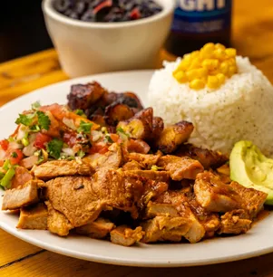 Las Carnitas Pompano Beach Gallery Image 6 - Interior and Food