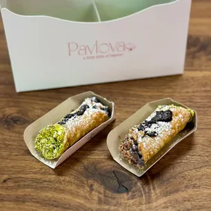 Pavlova Gallery Image 4 - Interior and Food