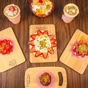 Pavlova Gallery Image 3 - Interior and Food