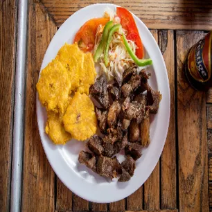Casting Caribbean Resto Gallery Image 2 - Interior and Food