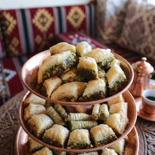 Al Baghdady Restaurant Gallery Image 4 - Interior and Food