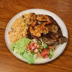 El Pulpo - Demo Gallery Image 4 - Interior and Food