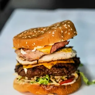 MVP Burgers Miami Gallery Image 4 - Interior and Food