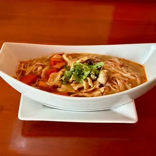 Golden Thai Cuisine Gallery Image 3 - Interior and Food