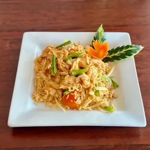 Golden Thai Cuisine Gallery Image 1 - Interior and Food