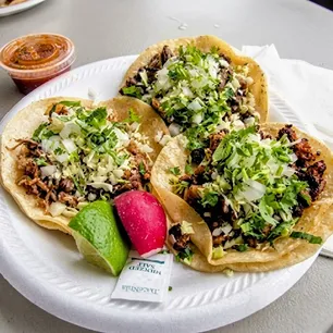 Hidalgo's Kitchen LLC Gallery Image 1 - Interior and Food