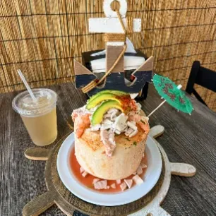 Mariscos El Wicho - Demo Gallery Image 4 - Interior and Food