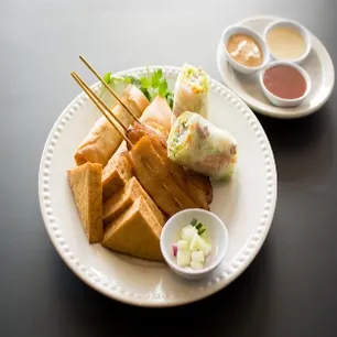 Thai Street Market - Demo Gallery Image 2 - Interior and Food