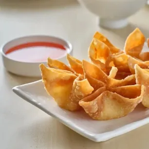 Grand Wok Gallery Image 2 - Interior and Food