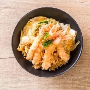 Itoko Sushi and  Ramen Gallery Image 3 - Interior and Food