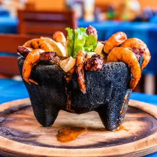 El Gordo Seafood - Demo Gallery Image 1 - Interior and Food