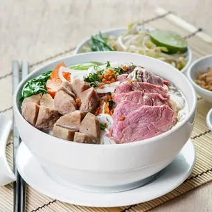 I Luv Pho Noddle Soup and Grills Gallery Image 2 - Interior and Food
