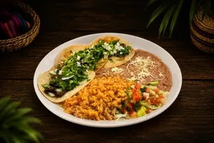 Pueblo Viejo Fort Pierce Gallery Image 3 - Interior and Food