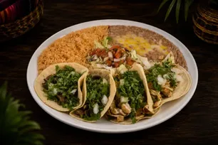 Pueblo Viejo Fort Pierce Gallery Image 4 - Interior and Food