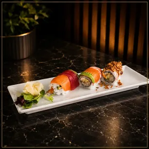  Gallery Image 2 - Interior and Food
