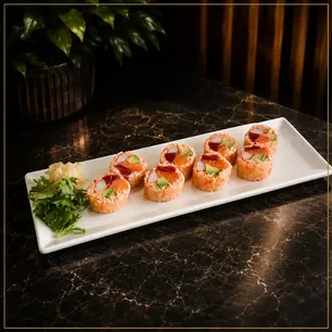  Gallery Image 3 - Interior and Food