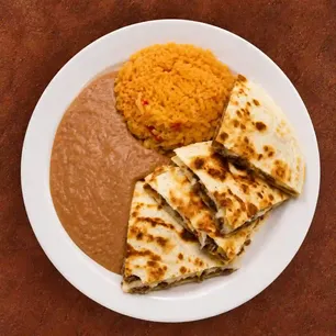 Holy Frijoles Gallery Image 1 - Interior and Food