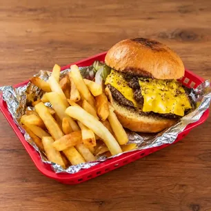 Papa's Wings N Burgers Gallery Image 2 - Interior and Food
