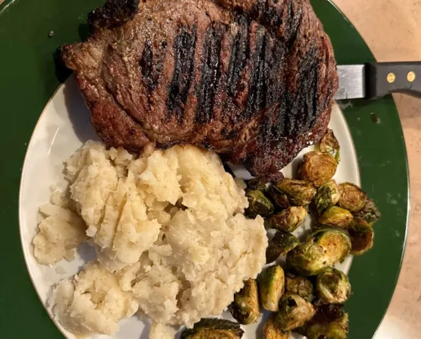 Inside the HH Supply Co. Restaurant and Bar kitchen - Freshly prepared American,Burgers,Steak,Wings for online ordering.
