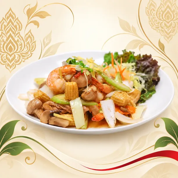Close-up of popular Thai favorites for West Saint Paul takeaway and online orders.