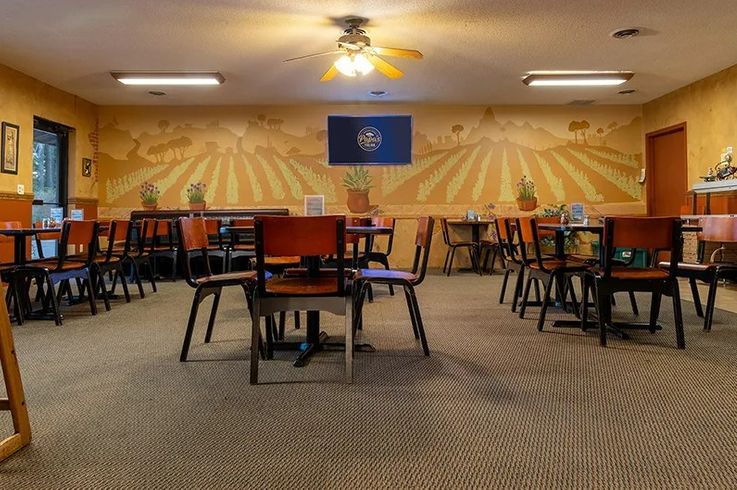Warm dining atmosphere at Papa's Italian - Demo