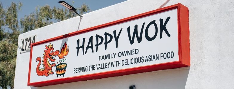 Warm dining atmosphere at Happy Wok - Demo