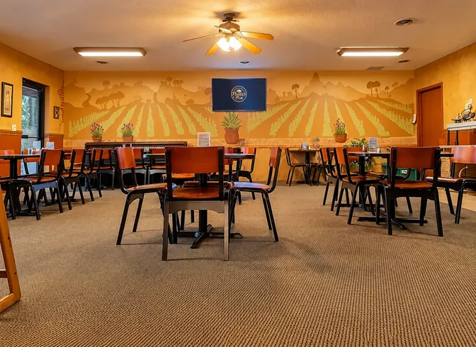 Warm dining atmosphere at Papa's Italian - Demo