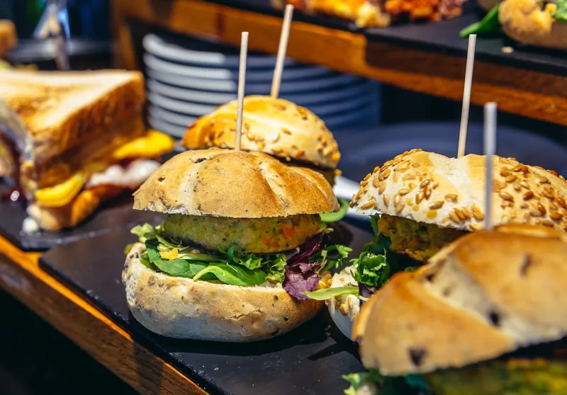 Burgers, Sandwiches & Pitas