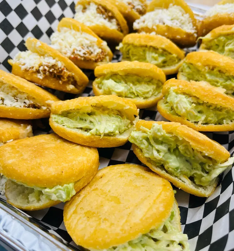 Tequeyoyos & Arepitas Fritas
