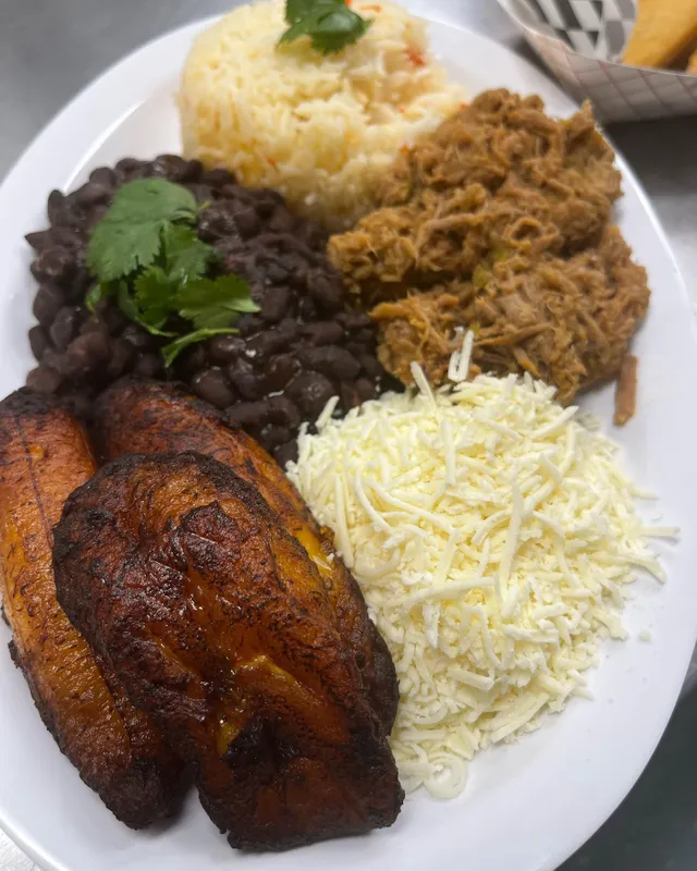 Pabellon Criolo & Pasticho