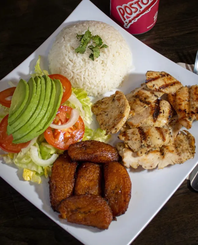 Almuerzo, Yuca Bites & Navidad