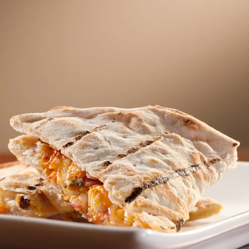 Quesadillas & Hamburguesa