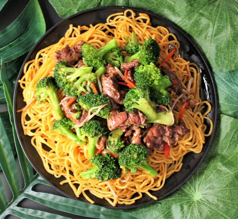 10. Mi Xao - Stir Fried Noodles