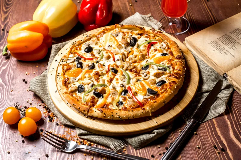 Pizza & Calzones
