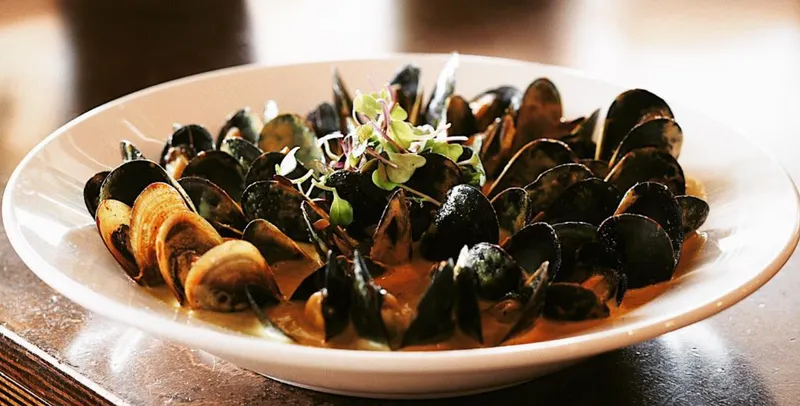 Mussele with Saffron Sauce