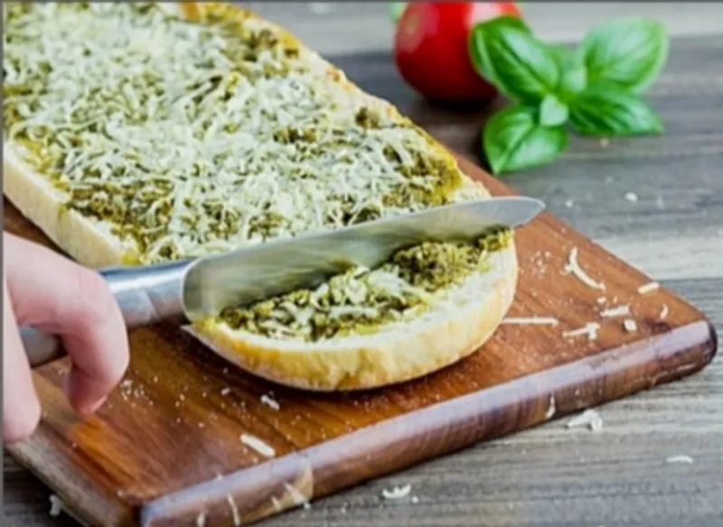 Pest Garlic Cheese Bread