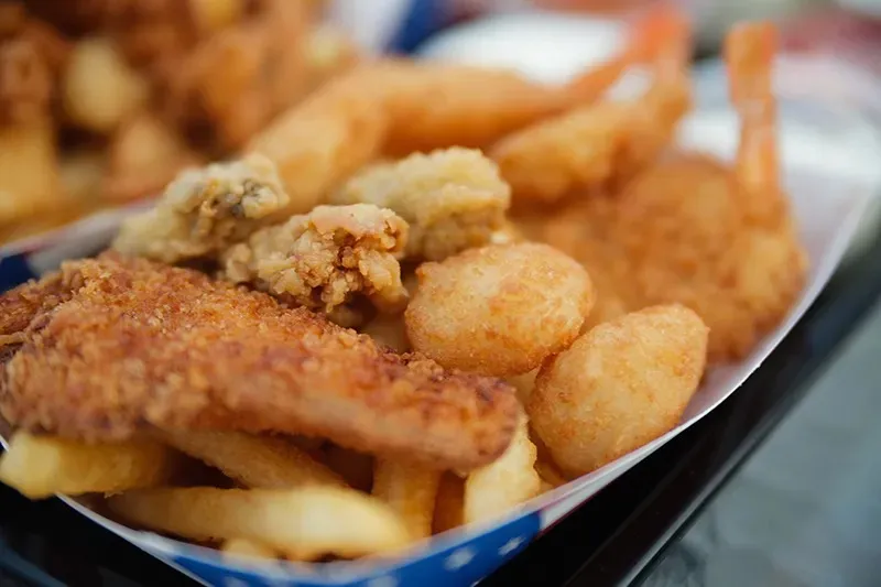 4 Pc Shrimp And 1/2 lb Clams