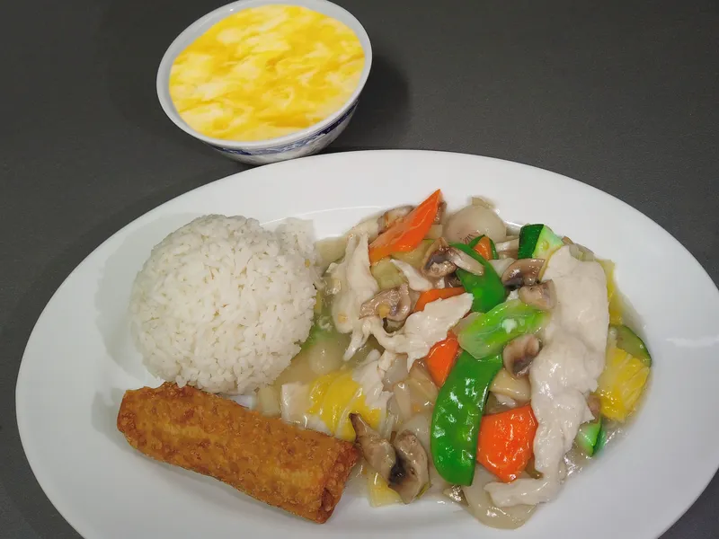 Moo Goo Gai Pan-Lunch Special