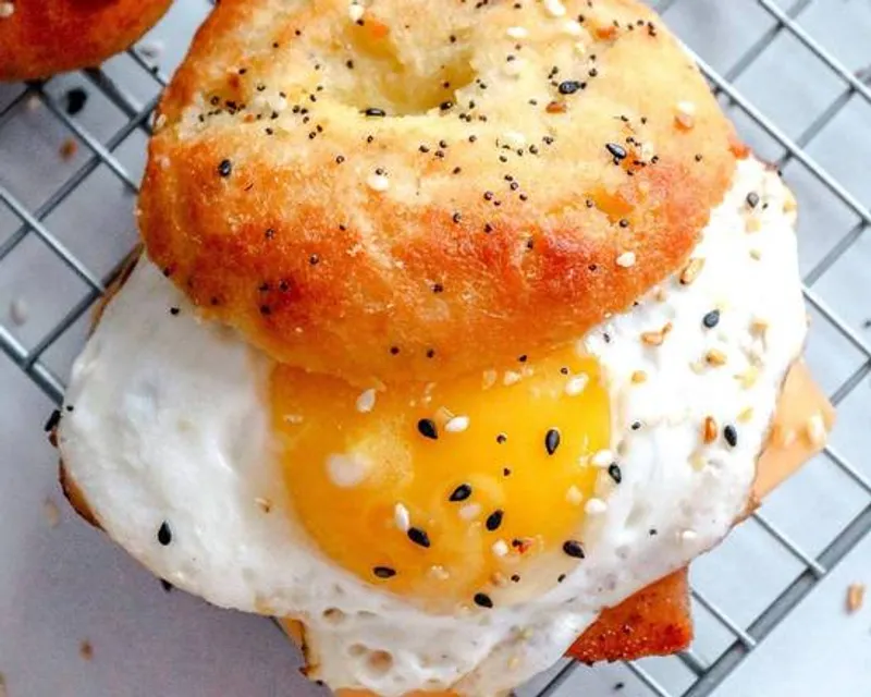 Bagel With Eggs